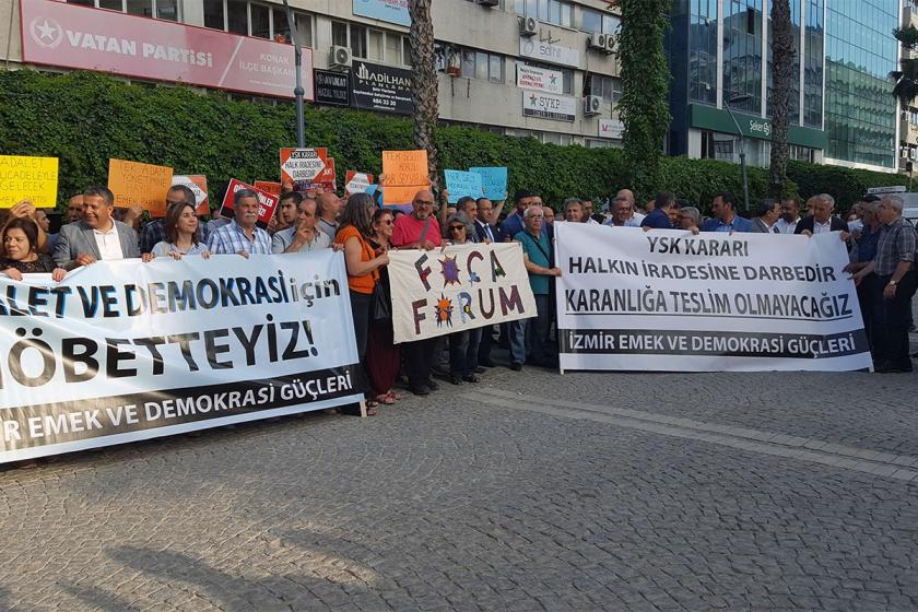 İzmir'de adalet ve demokrasi nöbetleri devam ediyor