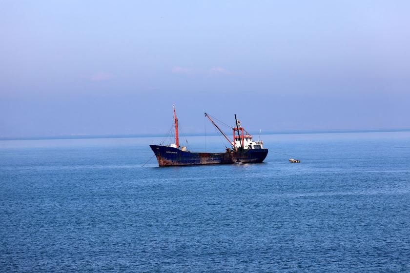 Denizden kontrolsüz kum çekilmesi Karadeniz kıyılarında erozyona neden oldu