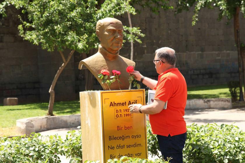 Ahmed Arif memleketi Diyarbakır'da anıldı