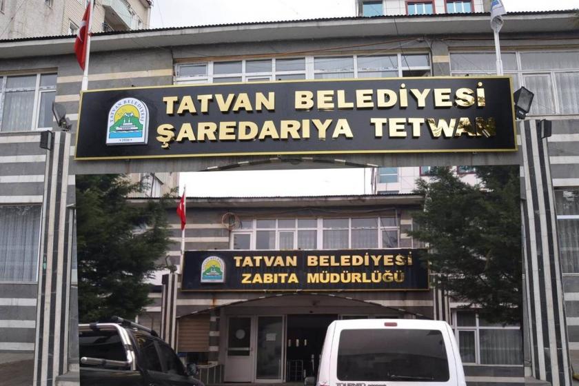 Bitlis’ten sonra AKP’li Tatvan Belediyesi de Kürtçe tabelayı indirdi