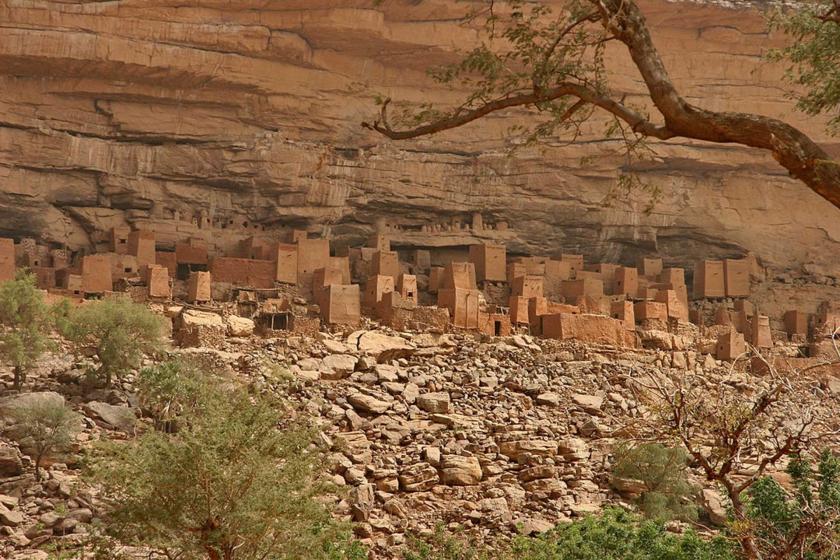 Mali'de Dogon köyüne saldırıda en az 100 kişi hayatını kaybetti