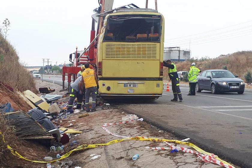 Bandırma'da tur otobüsü ve otomobil çarpıştı: 4 ölü, 35 yaralı