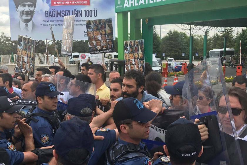 Çorlu tren faciasında yakınlarını kaybedenlerin 'Adalet Nöbeti'ne polis müdahale etti