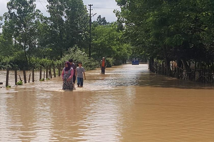 Terme'de sağanak sel ve heyelanlara neden oldu