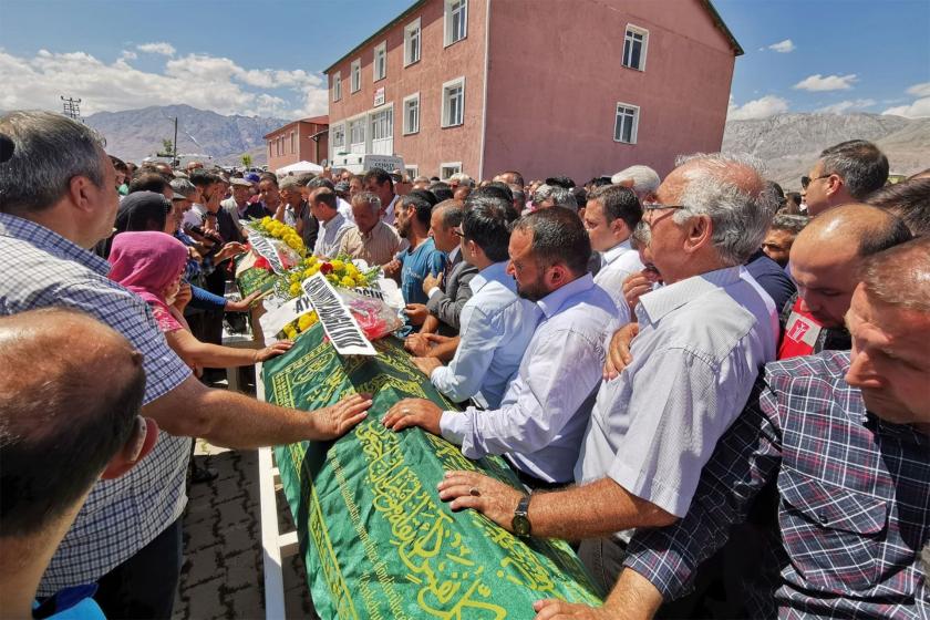 Ovacık'ta patlayıcıya basarak yaşamını yitiren 2 çocuk toprağa verildi