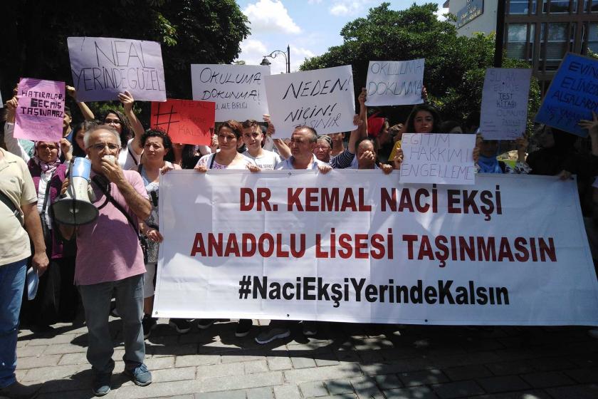 Naci Ekşi Anadolu Lisesi için İl Milli Eğitim önünde eylem