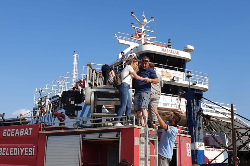 Çanakkale Boğazı'nda sefer yapan feribotta yangın çıktı