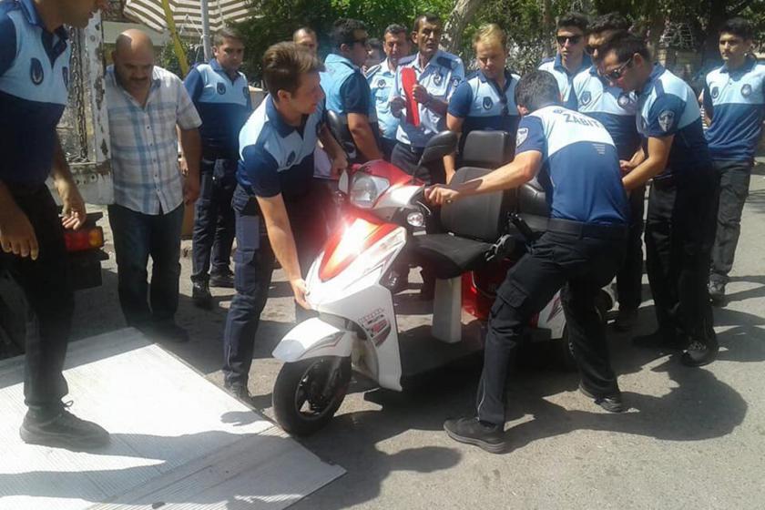 Adalar'da yasak olan akülü araçlar ve şezlonglar toplandı