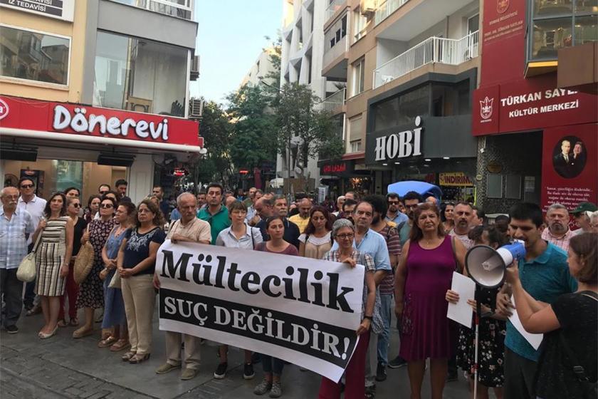 İzmir'de hükümetin mülteci politikaları protesto edildi