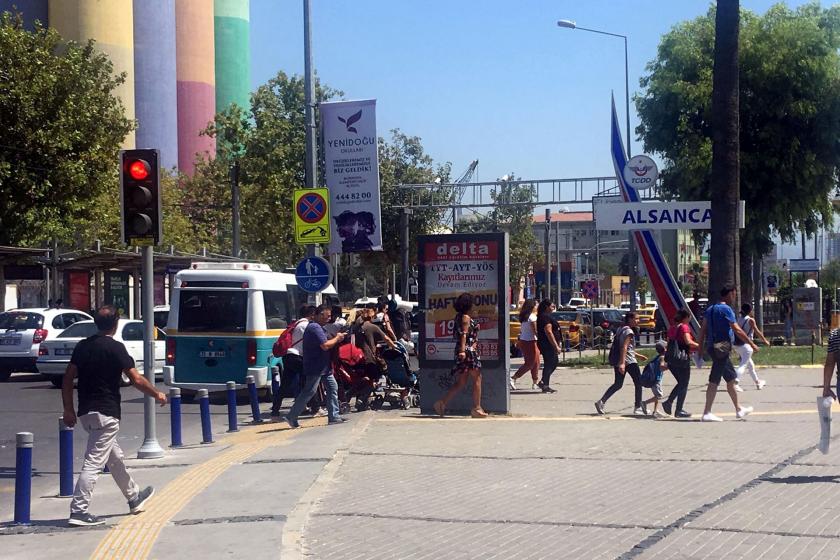 İzmir ve çevresi 4.8 büyüklüğündeki depremle sallandı