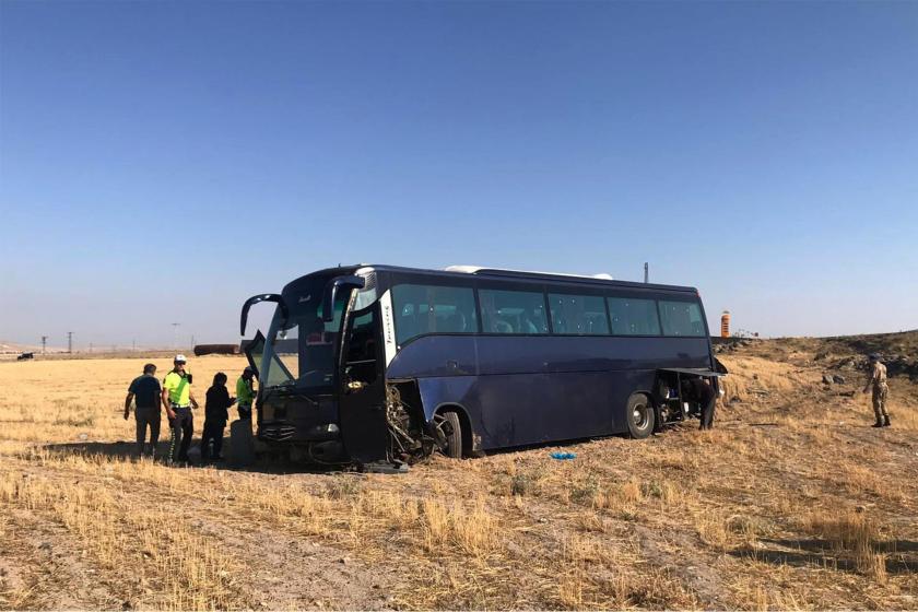 Aksaray’da mültecileri taşıyan otobüs kaza yaptı: 5 yaralı