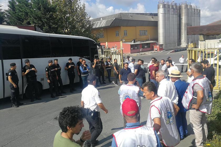 Öz Gıda İş'in provokasyonuna rağmen Halk Ekmek işçileri Gıda-İş ile buluştu