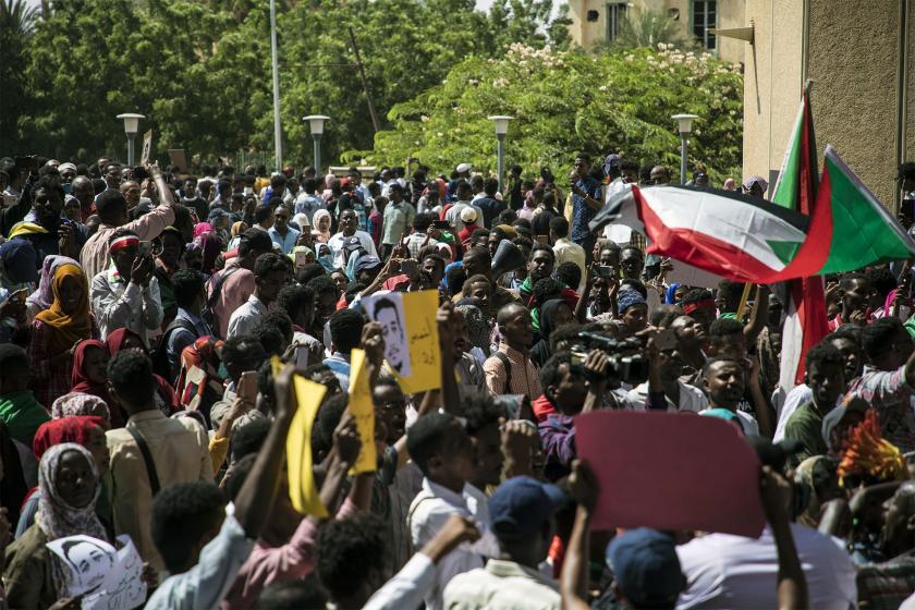 Sudan'da eylemler sürüyor: Beşir'in bürokratları yargılansın