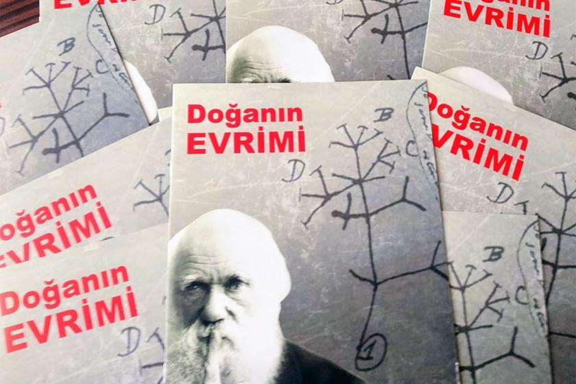 Evrim müfredattan çıkarılınca öğrencilere “Doğanın Evrimi” kitapçığı dağıtıldı