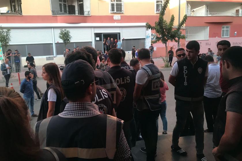 Fırat'ın doğusuna operasyon başlayınca aileler, HDP Diyarbakır il binasına saldırdı