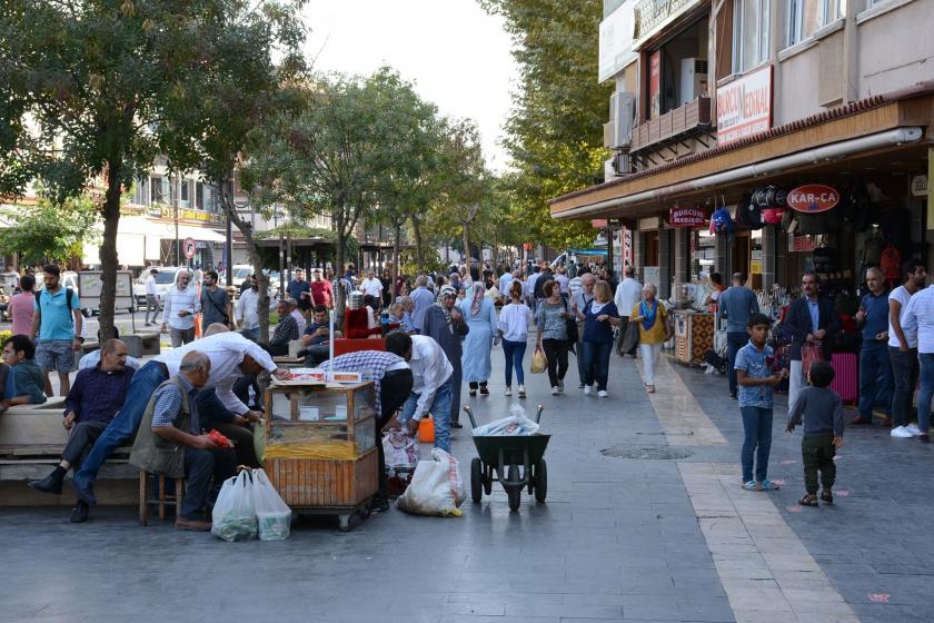 Diyarbakır’da operasyona tepki: Ülkeye faydası yok, faturası bize vergi olacak