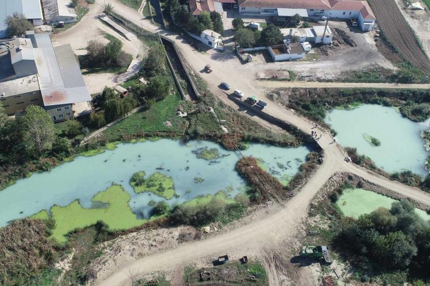 Kırklareli'nin Teke Deresi, atıklarla 'beyaz ve gri' renge büründü