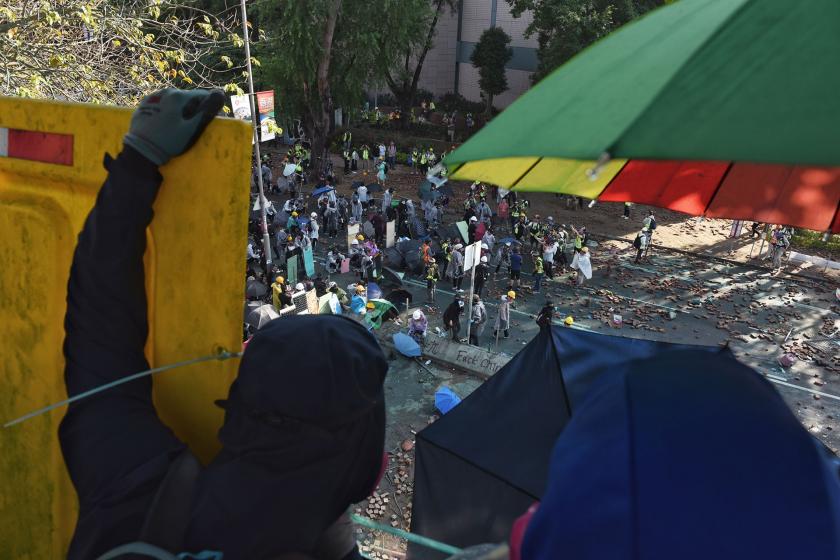 Hong Kong’da üniversitelere sıçrayan gösteriler sürüyor