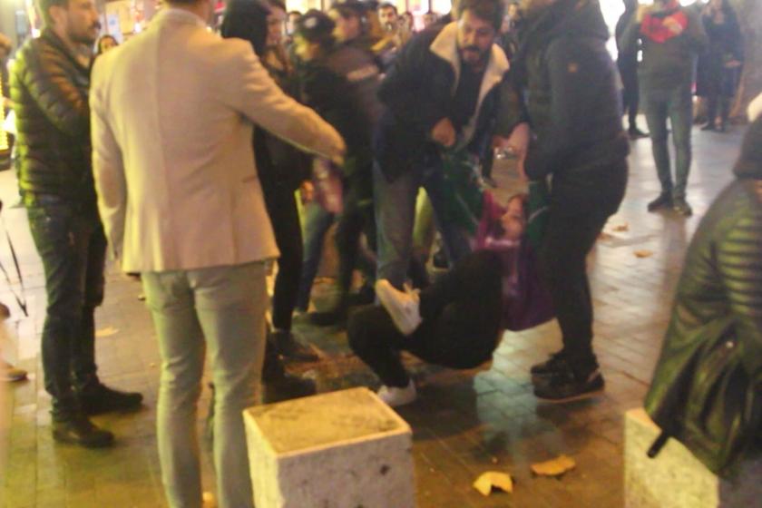 Kadıköy'de kadın cinayetlerini protesto eden kadınlar gözaltına alındı