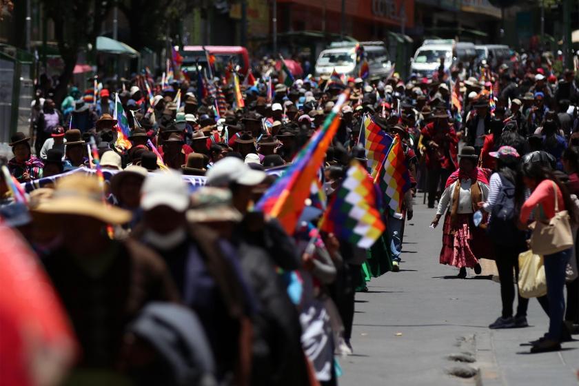 Bolivya'da darbeyi protesto etmek için bir araya gelen halk