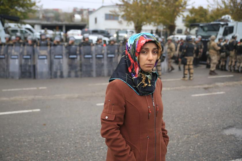 Görevden alınan İkiköprü Belediye Eş Başkanı Hatice Taş gözaltına alındı