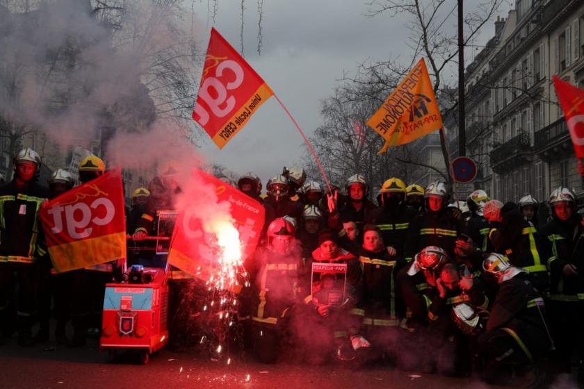 Fransa'da greve çıkan işçiler