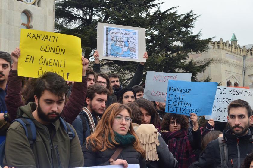 İÜ öğrencileri yemek zammını protesto etti: Müşteri değil, öğrenciyiz