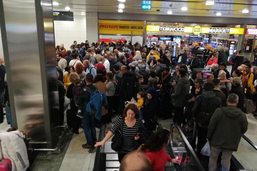 Sabiha Gökçen Havalimanındaki yolcu yoğunluğu