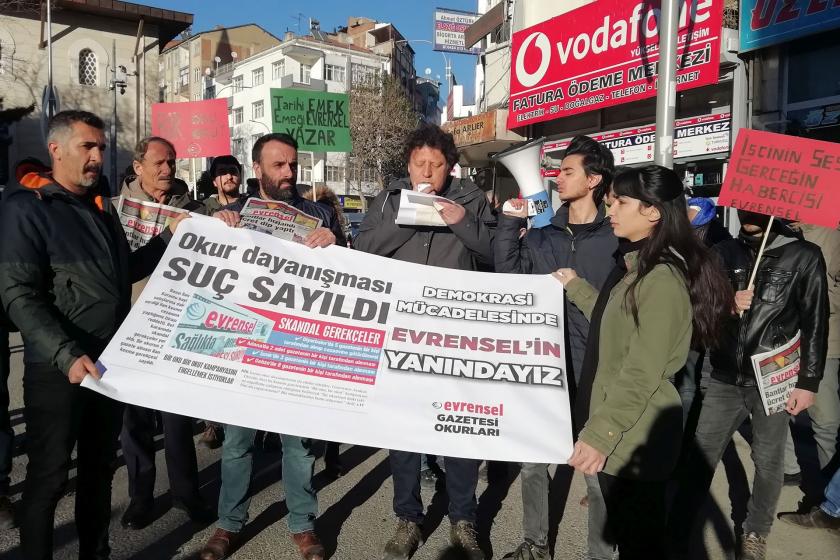 Emek Partisi Elazığ İl Örgütü Evrensel'e destek için basın açıklaması yaparken