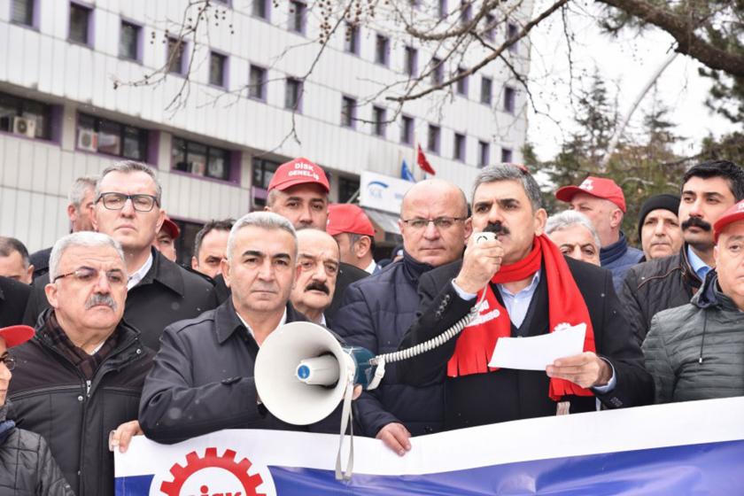 DİSK üyeleri ve Genel-İş Genel Başkanı Remzi Çalışkan (sağda)