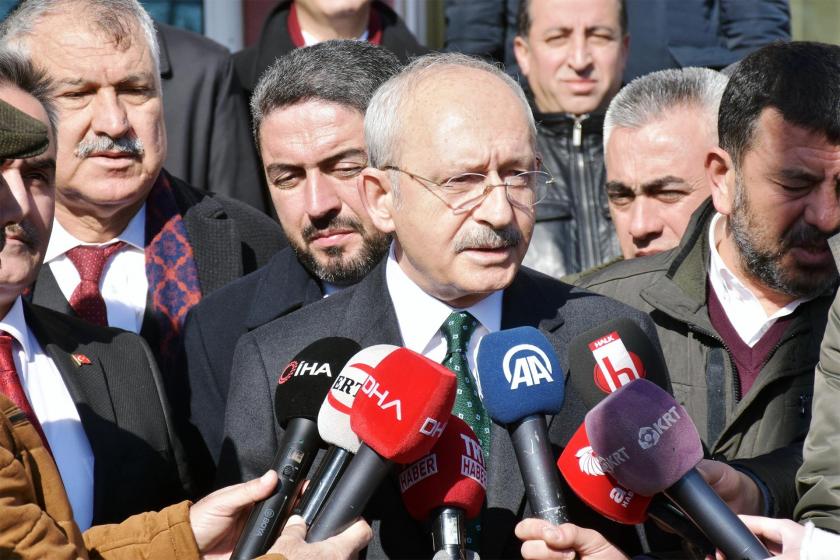 Kemal Kılıçdaroğlu gazetecilere açıklama yapıyor