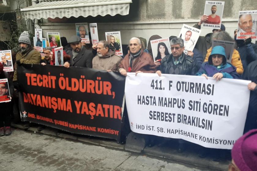 411. F otrumasında hasta mahpus Siti Gören'in serbest bırakılması talebiyle basın açıklaması yapılırken.