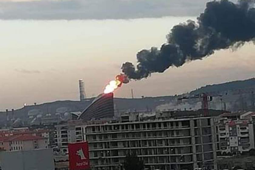 Aliağa'da Petkim bacasından yoğun dumanlar çıkıyor