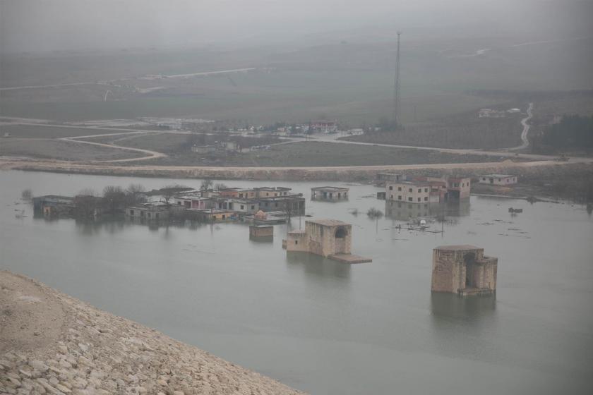 Hasankeyf’e kara yoluyla bağlantı kesildi