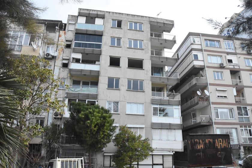 Eğik duran bir apartman