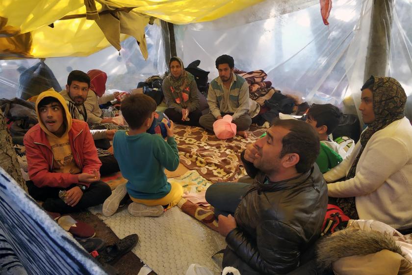 Araftaki mültecilere dokunan, barış sözünü güçlendiren kadın dayanışması