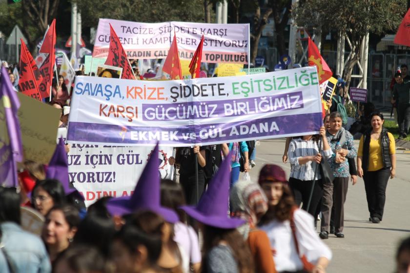 Adana'da kadınlar 8 Mart'ta barış talebini yükseltti: Savaşa ve sömürüye hayır!