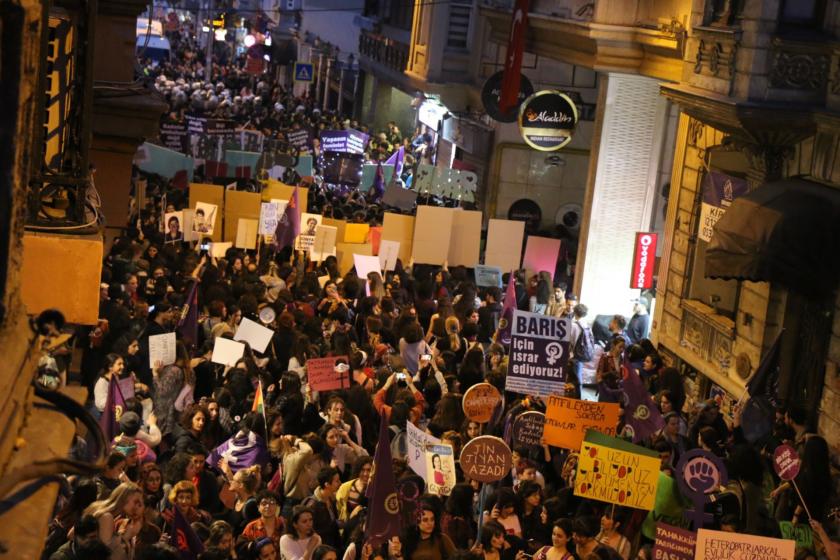 8 Mart Feminist Gece Yürüyüşü: Kadınlar yasağa rağmen yürüdü