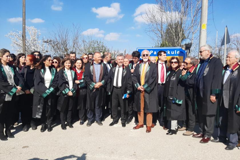 Avukatlar Edirne sınırında sıkışıp kalan mültecilerin durumunu gözlemlemek üzere bölgeye gitti.