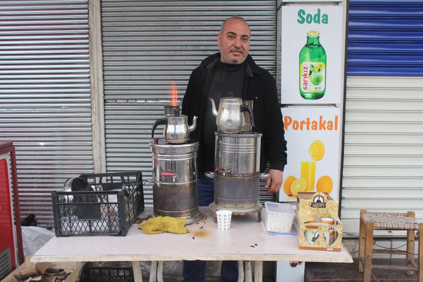 Dükkanı kapanınca seyyar tezgah açan esnaf