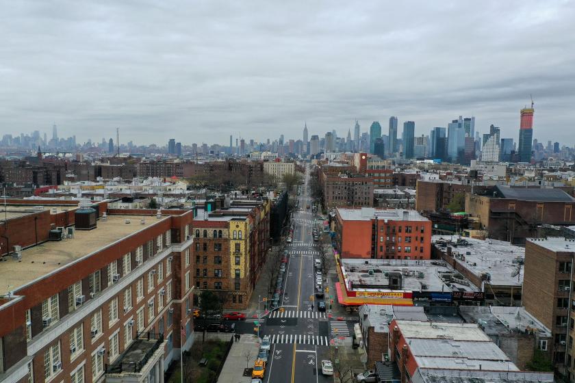 New York'un kalabalığı ile tanınan ünlü caddeleri boş kaldı