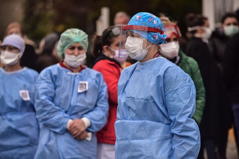 Kovid-19'dan yaşamını yitiren Prof. Dr. Cemil Taşçıoğlu için hekimlerden saygı duruşu