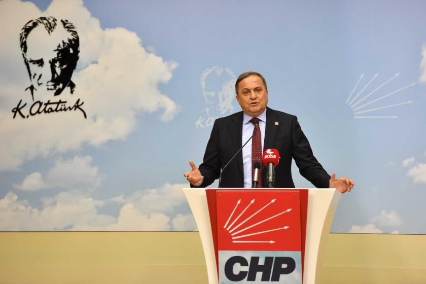 CHP Genel Başkan Yardımcısı Seyit Torun parti genel merkezinde basına açıklama yaparken