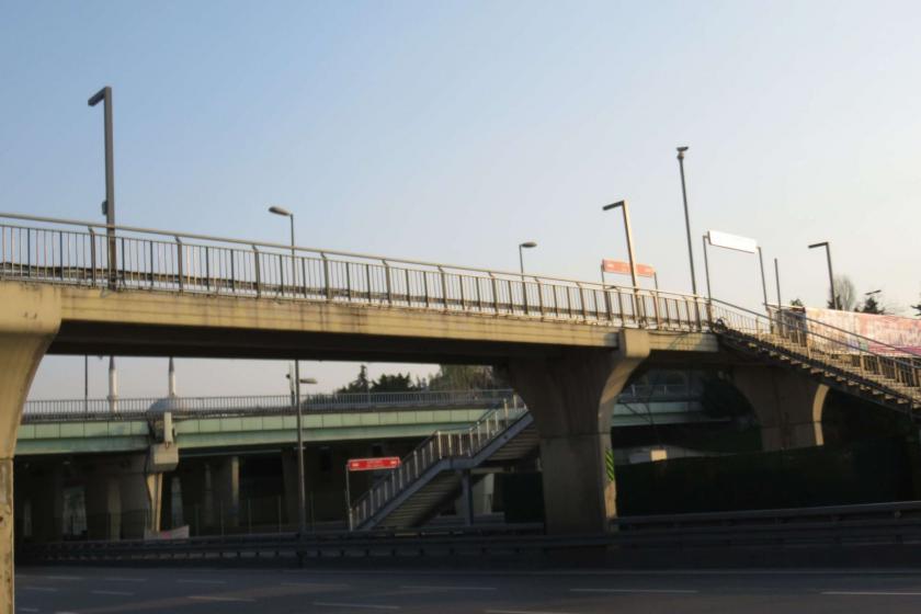 İstanbul'da metrobüs durağı