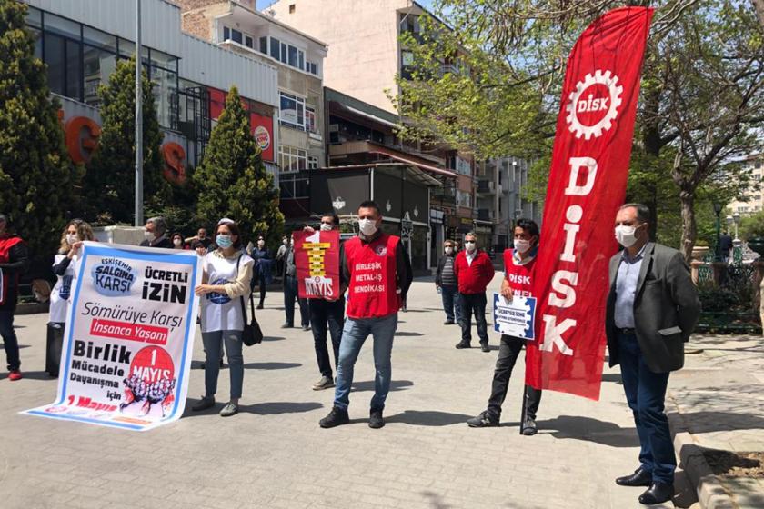 Eskişehir'de sendika temsilcileri basın açıklaması düzenliyor