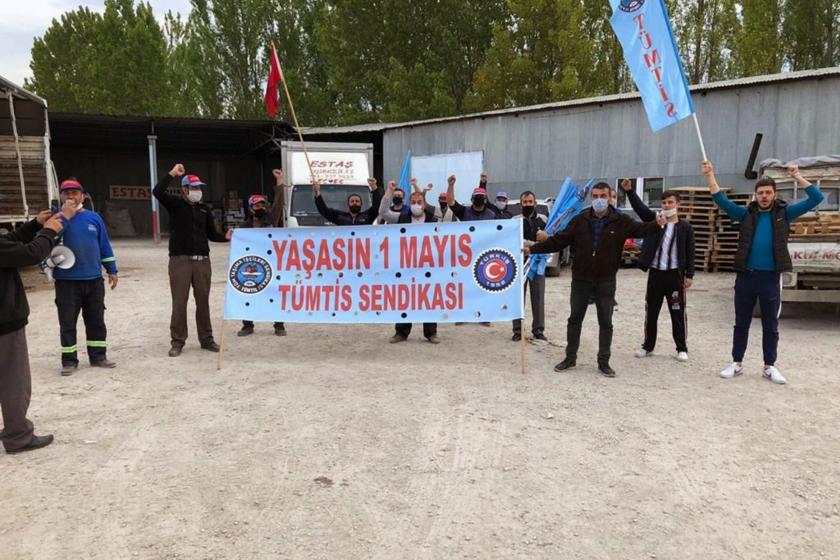 Eskişehir'de 1 Mayıs kutlayan TÜMTİS üyesi işçiler