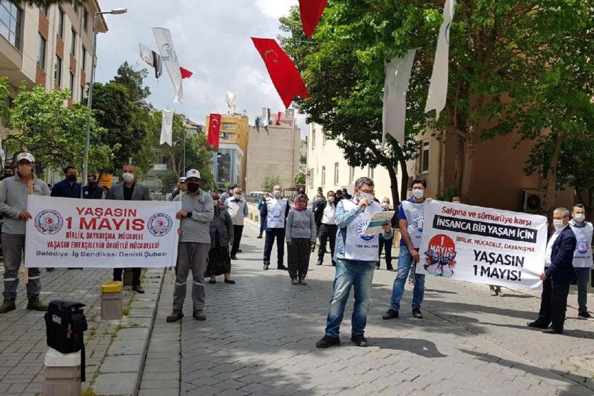 Denizli'de yerel yönetim emekçileri Merkezefendi Belediyesi önünde 1 Mayıs'ı kutladı.