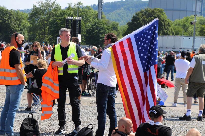 Stuttgart’ta “partisizler hareketi”nin korona gösterisi 