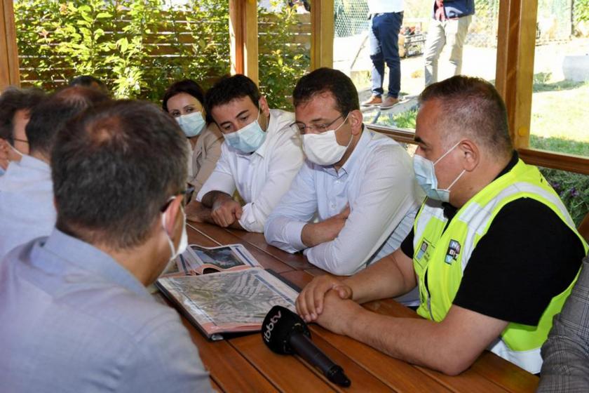 Ekrem İmamoğlu ve Rıza Akpolat, Barbaros Bulvarı’ndaki altyapı çalışmalarını inceledi.