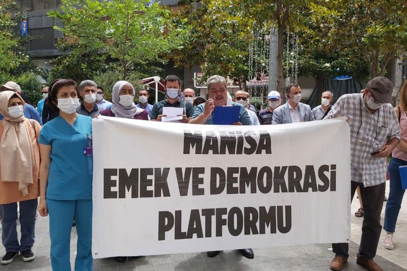 Manisa Emek ve Demokrasi Platformu Manolya Meydanında milletvekillerinin tutuklanmasını protesto etti 